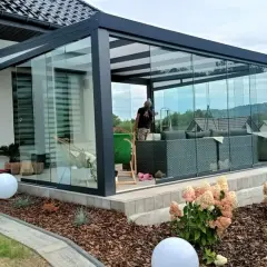 Zadaszenie tarasu z poliwęglanu: Zbuduj sam, uniknij błędów!