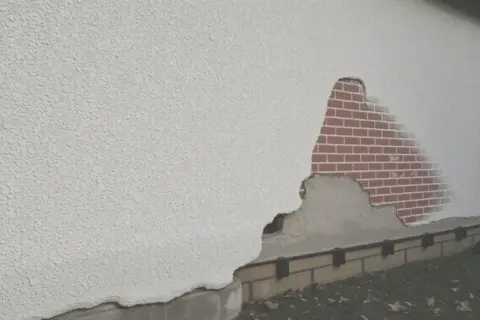 Ile schnie tynk silikonowy? Ekspert radzi, jak uniknąć błędów