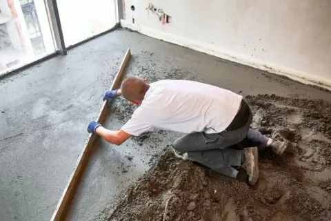 Na ile starczy 25 kg wylewki? Oblicz sam! Poradnik Grzegorza