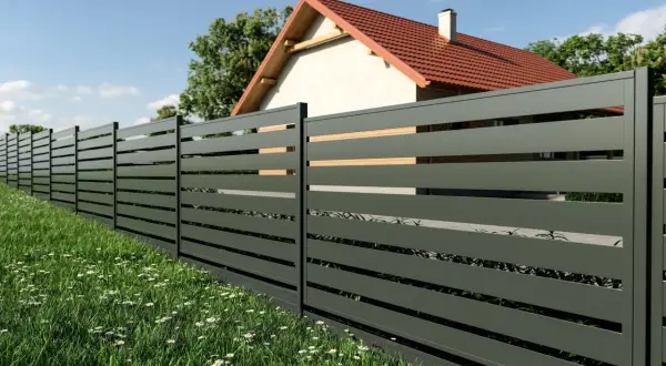 Koszt ogrodzenia panelowego z montażem: Jak nie przepłacić?