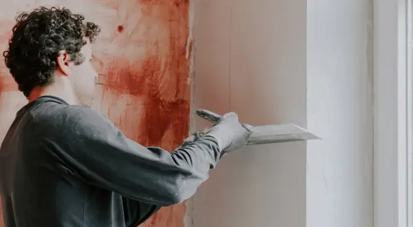 Farba na tynk mineralny: oddychająca elewacja na dekady