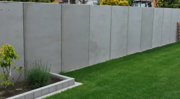 Płot 2,2 m bez zgłoszenia? Sprawdź przepisy i uniknij samowoli!