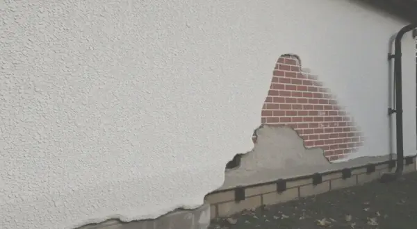 Ile schnie tynk silikonowy? Ekspert radzi, jak uniknąć błędów