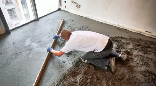Na ile starczy 25 kg wylewki? Oblicz sam! Poradnik Grzegorza
