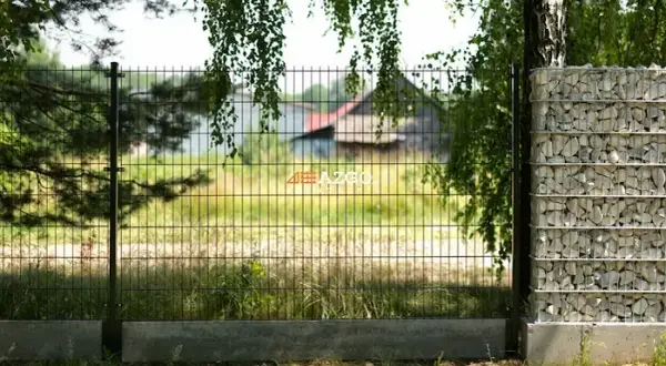 Rozstaw słupków pod siatkę: Co ile metrów? Poradnik eksperta