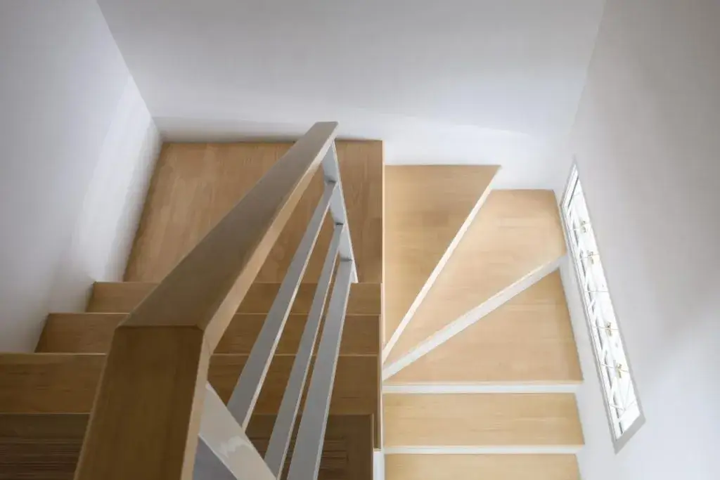 materiały do zabezpieczania schod&oacute;w przed remontem