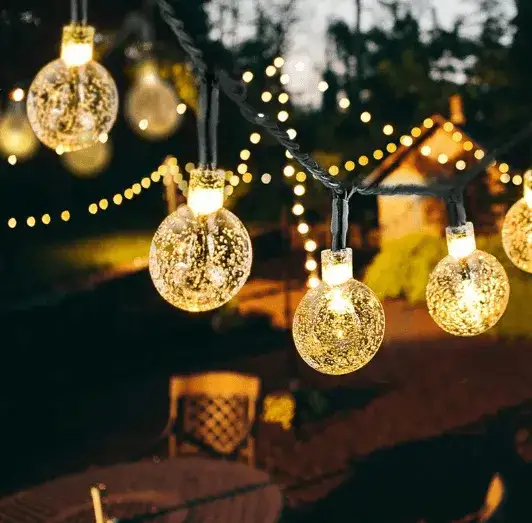 oświetlenie tarasu girlandy lampy solarne led
