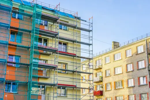 Kto płaci za remont balkonu w spółdzielni? Jasne zasady i orzeczenia