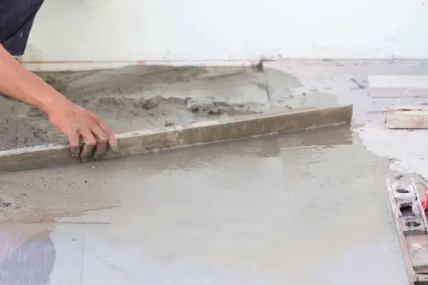 Wylewka na gruncie: Jaki beton wybrać? Klasy, zbrojenie, błędy