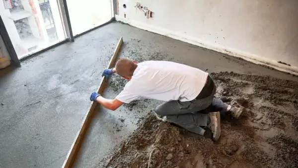 Na ile starczy 25 kg wylewki? Oblicz sam! Poradnik Grzegorza